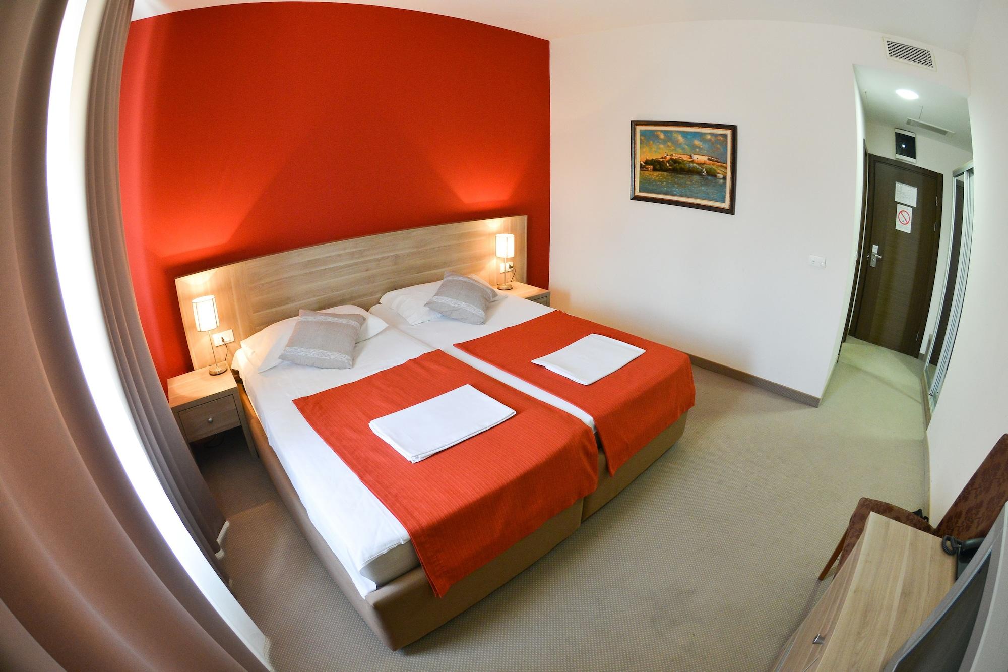 Hotel Putnik Újvidék Kültér fotó