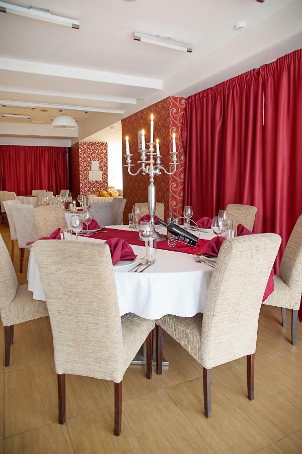 Hotel Putnik Újvidék Kültér fotó