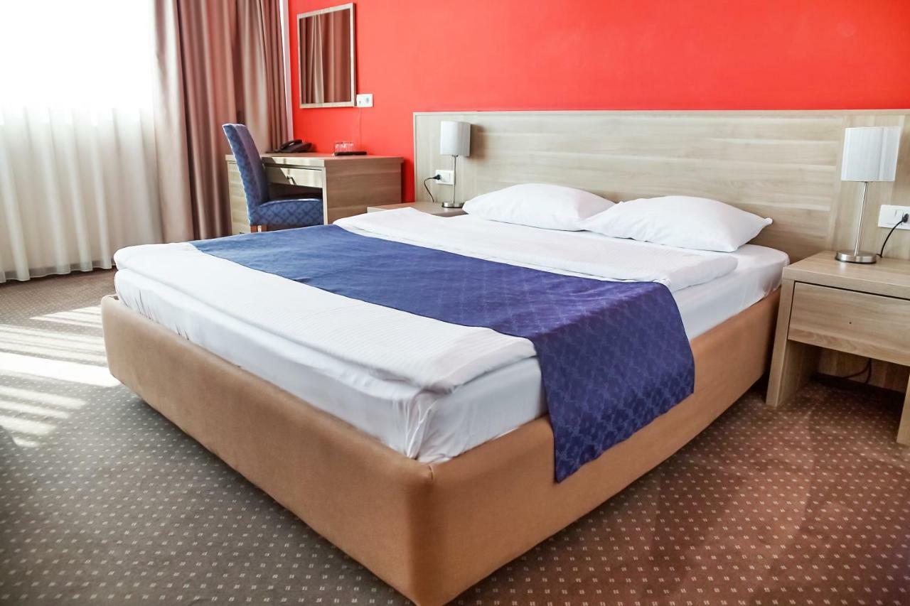 Hotel Putnik Újvidék Kültér fotó